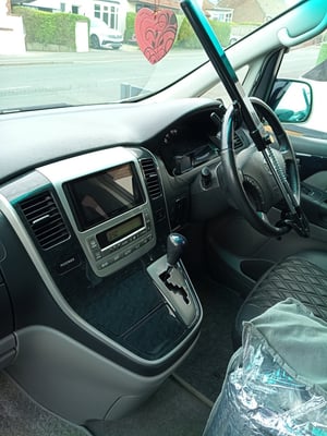 2004 Toyota Alphard — photo 17 of 22