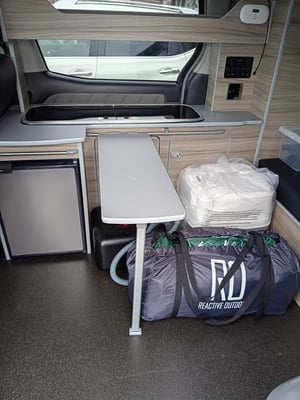 2004 Toyota Alphard — photo 18 of 22