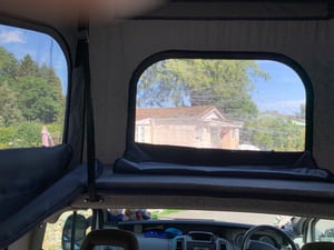 2010 Vauxhall Vivaro — photo 2 of 8