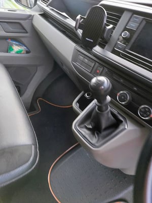 2023 Volkswagen Transporter T28 Highline Campervan — photo 18 of 25