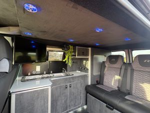2017 Volkswagen Transporter T28 — photo 17 of 31