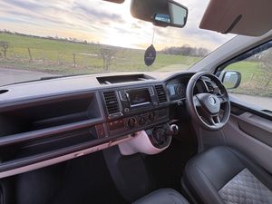 2017 Volkswagen Transporter T28 — photo 21 of 31
