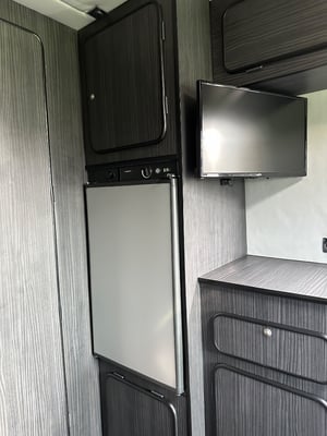 2015 Peugeot Boxer Van Conversion — photo 16 of 22