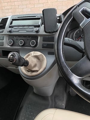 2015 Volkswagen T30 Highline — photo 10 of 44