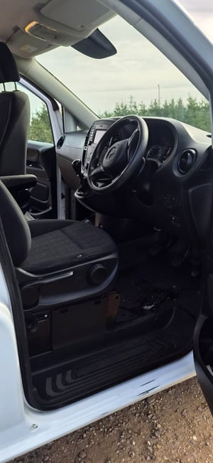 2017 Mercedes-Benz Vito — photo 10 of 19