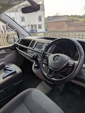 2019 Volkswagen Transporter T30 — photo 9 of 16