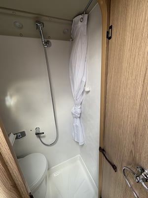 2024 Auto-Trail V-Line 610 Sport — photo 11 of 18