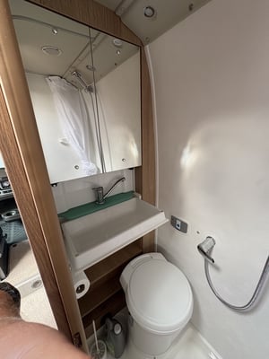 2024 Auto-Trail V-Line 610 Sport — photo 12 of 18