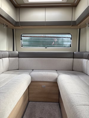 2024 Auto-Trail V-Line 610 Sport — photo 14 of 18
