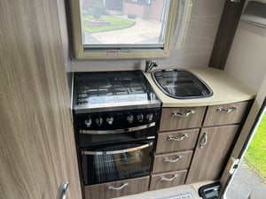 2019 Autosleeper Broadway EK TB LD — photo 9 of 19