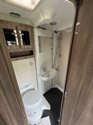 2019 Autosleeper Broadway EK TB LD — photo 10 of 19