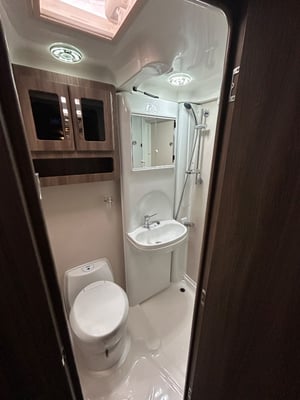 2019 Auto-Sleeper Broadway EK TB LD — photo 29 of 37