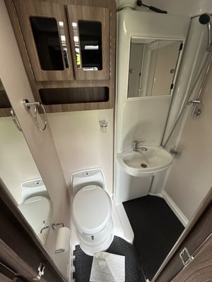 2019 Autosleeper Broadway EK TB LD — photo 18 of 19