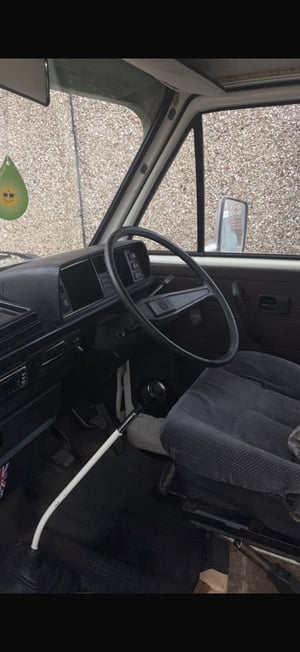 1983 Volkswagen T25 — photo 10 of 13