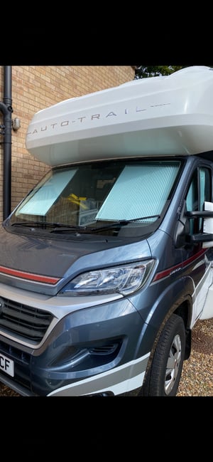 2015 Auto-Trail Tracker EKS — photo 8 of 22
