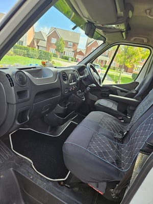 Renault Master LWB Campervan — photo 25 of 34