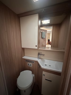 2020 Burstner Ixeo I — photo 16 of 60