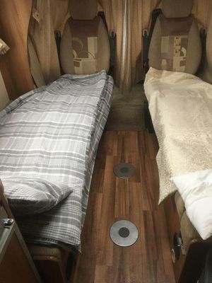 2009 Autosleeper Nuevo II — photo 9 of 13