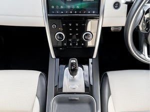 2020 Land Rover Discovery Sport 2.0 — photo 48 of 106