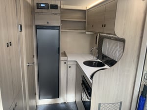 2020 Auto-Trail F-Line F62 — photo 3 of 15