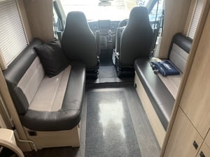 2020 Auto-Trail F-Line F62 — photo 8 of 15