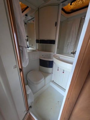 2005 Hymer B544 — photo 11 of 15