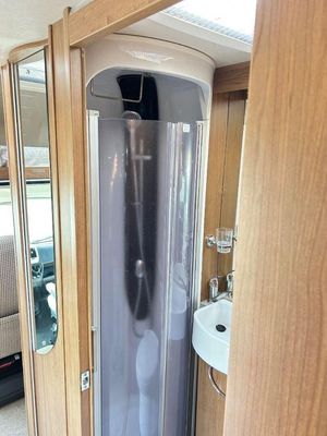 2017 Auto-Trail Apache 634 — photo 14 of 16