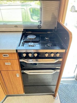 2017 Auto-Trail Apache 634 — photo 11 of 16