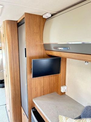 2017 Auto-Trail Apache 634 — photo 4 of 16