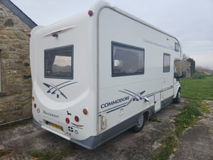 2001 Buccaneer Commodore — photo 4 of 18