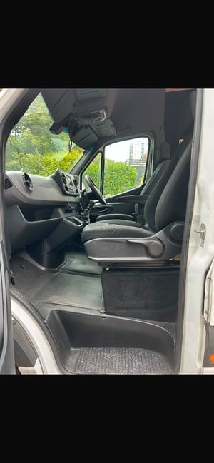 2020 Mercedes-Benz Sprinter — photo 4 of 21