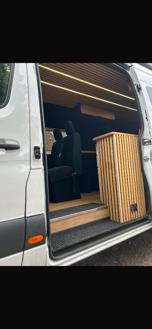 2020 Mercedes-Benz Sprinter — photo 19 of 21