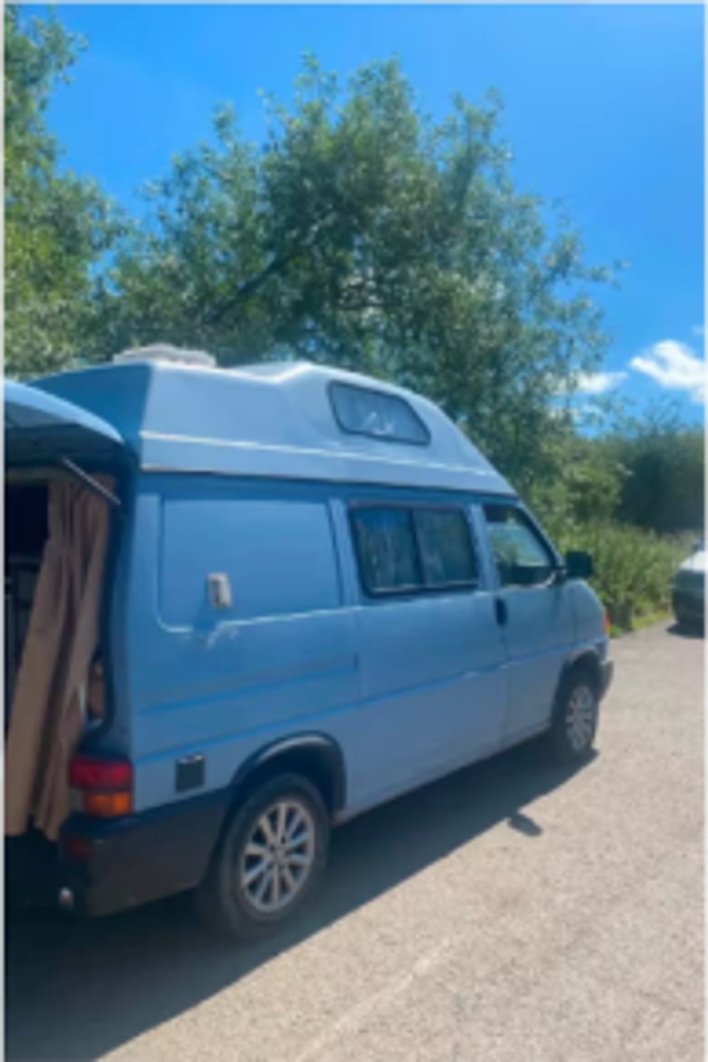 1998 Volkswagen Caravelle - Image 1
