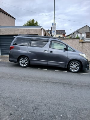 2010 Toyota Alphard — photo 5 of 8