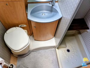 2004 Burstner T Star 695 — photo 9 of 12