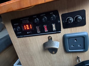 2004 Vauxhall Vivaro — photo 2 of 12