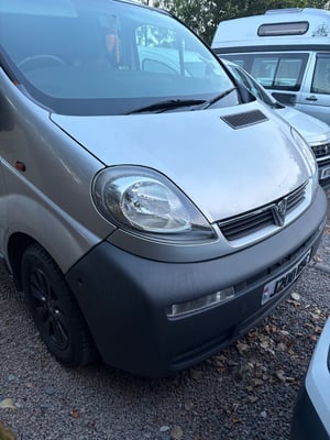 2004 Vauxhall Vivaro — photo 1 of 12
