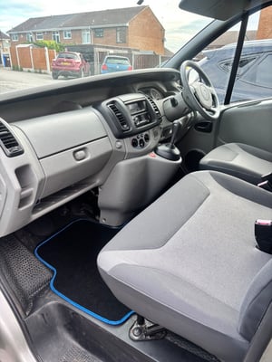 2009 Renault Trafic — photo 2 of 6