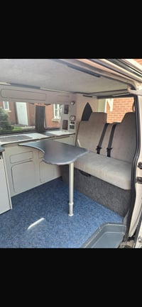 2002 Volkswagen Caravelle - Image 2
