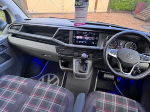 2024 Volkswagen T6.1 Automatic — photo 8 of 23