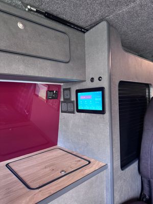 2024 Volkswagen T6.1 Automatic — photo 12 of 23