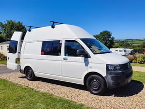2015 Volkswagen Transporter T5 — photo 1 of 16