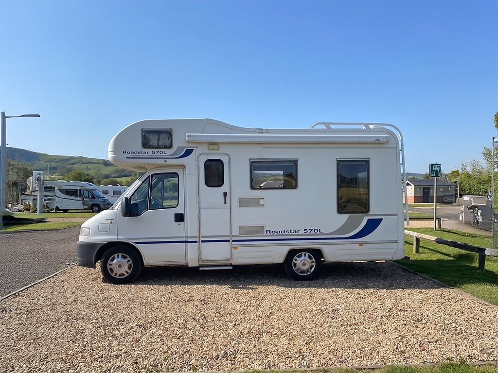 1999 Lunar Roadstar 570L - Image 1