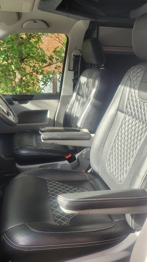 2016 Volkswagen Transporter T5 — photo 9 of 16
