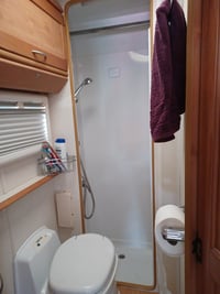 2004 Auto-Trail Cheyenne 590 - Image 2