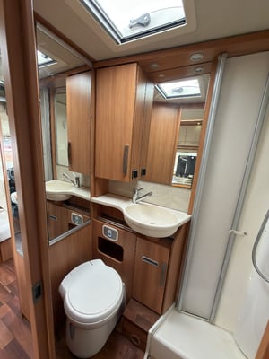 2015 Hymer B-Class B588 — photo 14 of 53