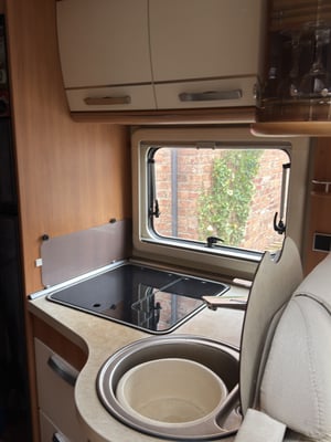 2015 Hymer B-Class B588 — photo 32 of 53