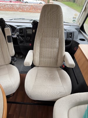 2015 Hymer B-Class B588 — photo 35 of 53