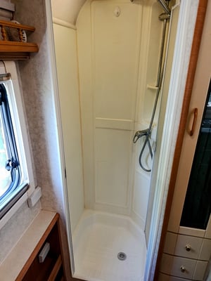 2002 Auto-Trail Cheyenne 635 — photo 13 of 17