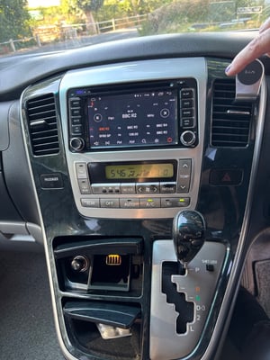 2004 Toyota Alphard — photo 10 of 23